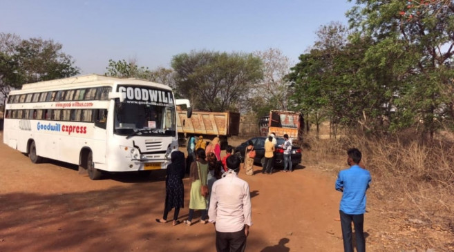  नागपुर जा रहीं दो ओवरलोड बसें पकड़ाईं - एआरटीओ की टीम ने बायपास पर बसों को किया जब्त 