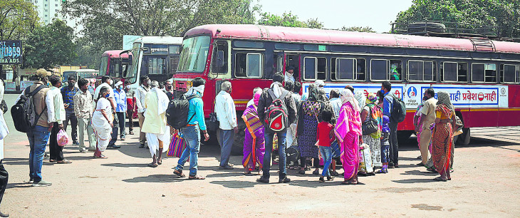Workers flee again, crowd increased at Ganeshpeth bus stand and railway station