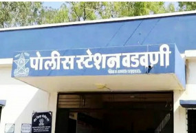 कोविड केयर सेंटर से निकलकर खरीदारी करने वाले तीनों संक्रमितों के खिलाफ मामला दर्ज कोविड केयर सेंटर से निकलकर खरीदारी करने वाले तीनों संक्रमितों के खिलाफ मामला दर्ज