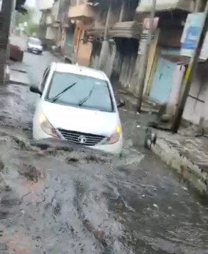 Majalgaon rains with strong wind, the weather changed after noon