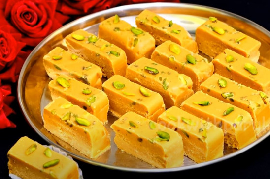 Sweet: लॉकडाउन में घर पर बनाएं बेसन- सूजी बर्फी, जानें आसान रेसिपी