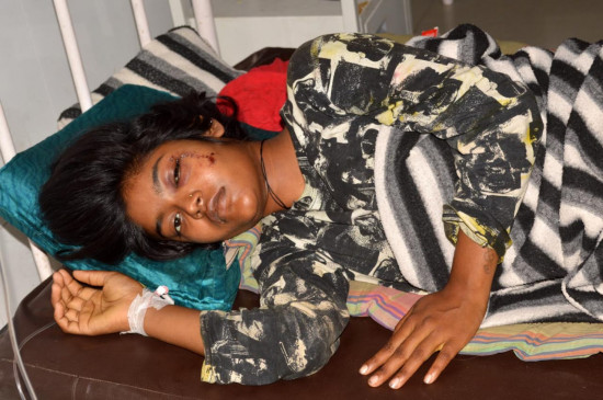 When the mother stopped beating, the father threw the daughter off the roof - the girls condition is critical