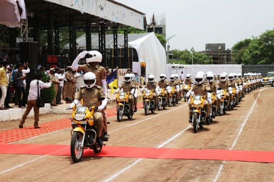 Beed District Police Force got 165 new vehicles, Health Department also got 15 ambulances