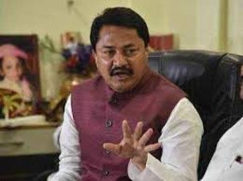 There is no confusion about lock, unlock, who does not know the first super CM: Patole