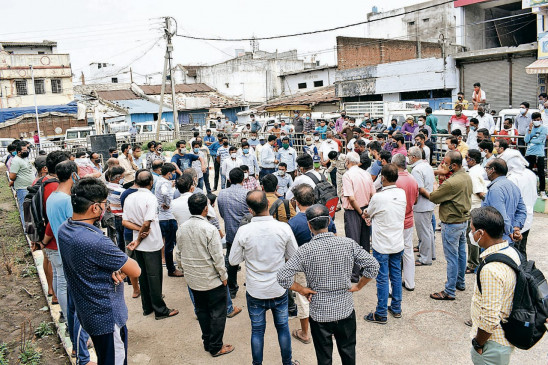 Unlocked - Guidelines were blown up, crowds gathered in the market - social distancing did not happen