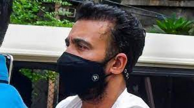 लाइव पोर्न स्ट्रीमिंग का बड़ा खिलाड़ी बनना चाहता था राज कुंद्रा, अब जांच के दायरे में शिल्पा शेट्टी लाइव पोर्न स्ट्रीमिंग का बड़ा खिलाड़ी बनना चाहता था राज कुंद्रा, अब जांच के दायरे में शिल्पा शेट्टी