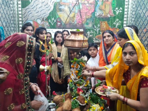 श्रावण के पहले सोमवार पर आज मंदिरों में हुआ अभिषेक पूजन-पाठ