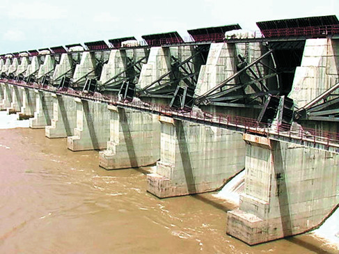 Administration alert to deal with floods, will take help from neighboring states