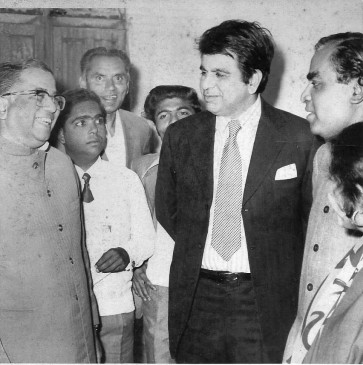 As a child, Dilip Sahab used to come to Nagpur in connection with the fruit business.