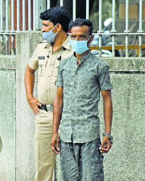 Car and bike of thug who cheated lakhs seized