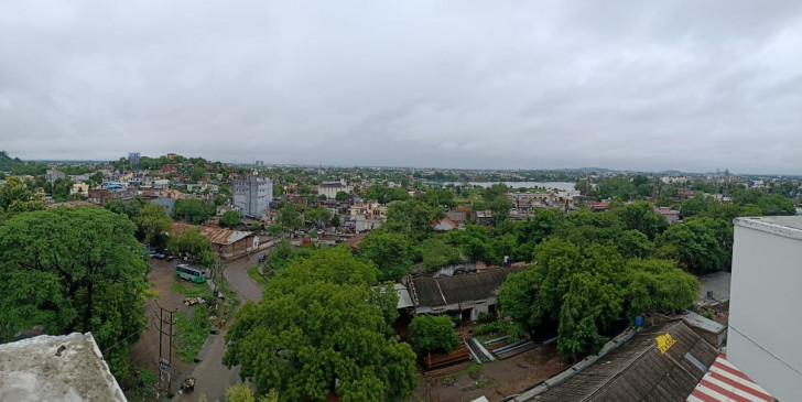 बारिश को लेकर शहर रेड अलर्ट पर, 32 घंटे में 3.4 इंच बारिश