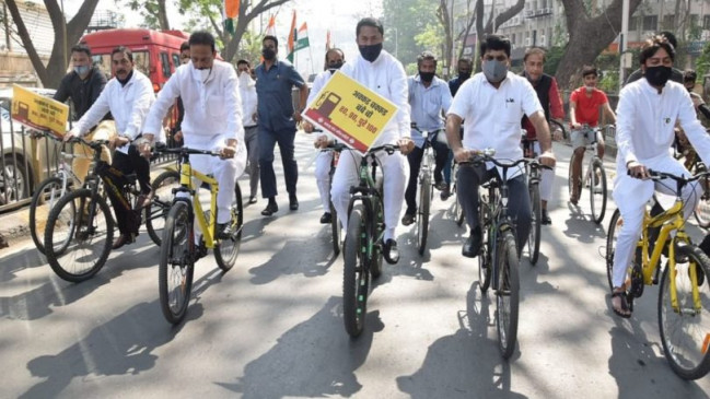 पेट्रोल- डीजल और महंगाई के खिलाफ कांग्रेस 10 दिन करेगी आंदोलन, नागपुर में पटोले की साइकिल यात्रा
