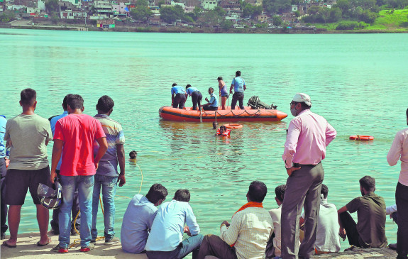Family reprimanded, youth jumped in Futala pond with bike