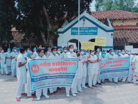 हड़ताली नर्सों ने दी सामूहिक इस्तीफे  की चेतावनी -  स्वास्थ्य सेवाएं लड़खड़ाईं 