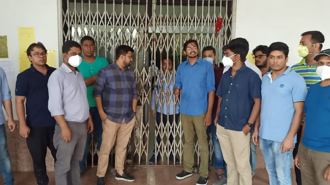 बार-बार परीक्षा तिथि बदलने पर भड़के जूनियर डॉक्टर्स, जनरल प्रमोशन की माँग