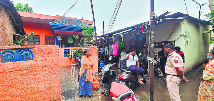 Mad lover attacked girlfriends house, ransacked