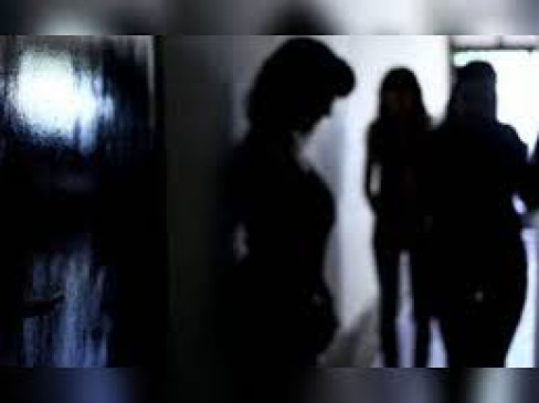 Prostitution used to get minor girls done in her house, police caught