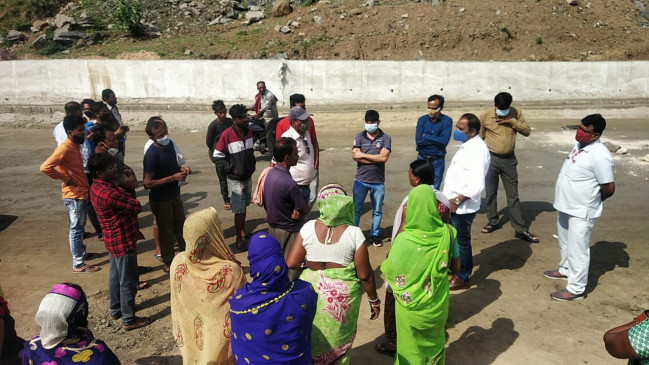 Roofs broken due to blasting, villagers stopped work in OCM