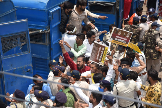  युवक कांग्रेस कार्यकर्ता गिरफ्तार - मंहगाई के विरोध में जुलूस निकालने जा रहे थे