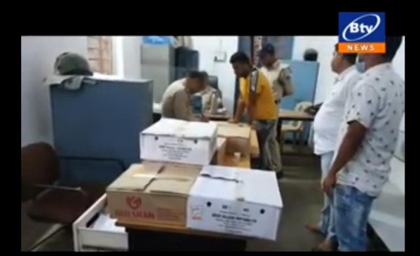 लग्जरी कार की डिक्की में छिपाकर रखी 6 पेटी शराब