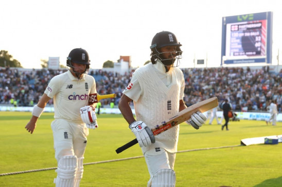 Geoffrey Boycott says England won Headingley Test as they played the new ball better than India