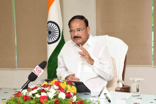 उपराष्ट्रपति ने किया "खादी इंडिया क्विज प्रतियोगिता" को संबोधित, नागरिकों से की राष्ट्रीय वस्त्र के रूप में अपनाने की अपील
