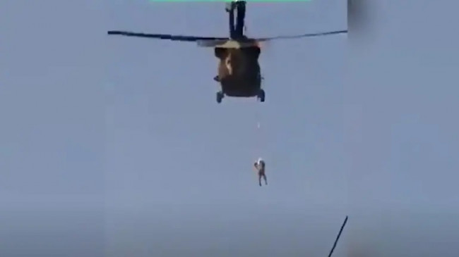 अमेरिका के बाहर निकलने के बाद तालिबान ने ब्लैक हॉक हेलीकॉप्टर से बॉडी को लटकाकर उड़ाया