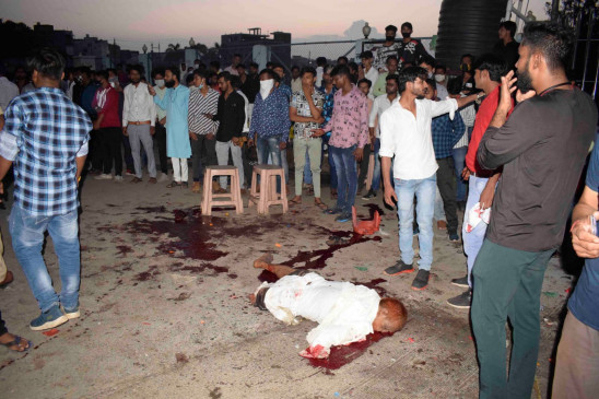 Blast in balloon filling cylinder, two killed, one elderly mans body blown to pieces, three injured