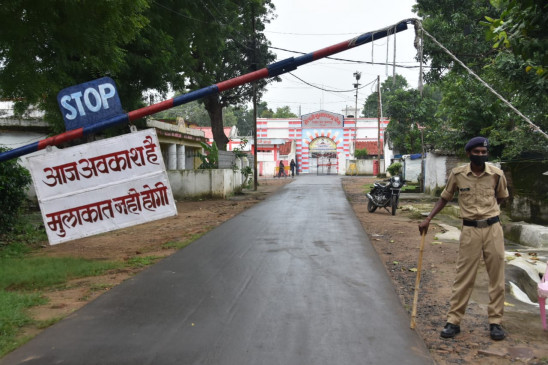 कोरोना की तीसरी लहर की अशंका के चलते जेल में बंदियों और कैदियों से नहीं हुई मुलाकात