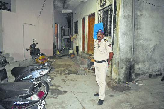 Frustrated by sending divorce notice, son-in-law stabs mother-in-law with a knife, trapped in the neck