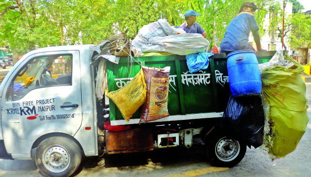 Fury among corporators over the functioning of garbage collection agencies