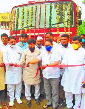 Give priority to city development, dont do politics - Raut