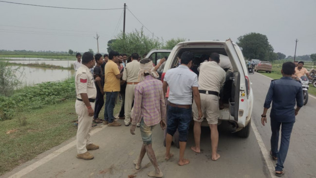 Janani Express entered the field after hitting bike and cyclists, one died