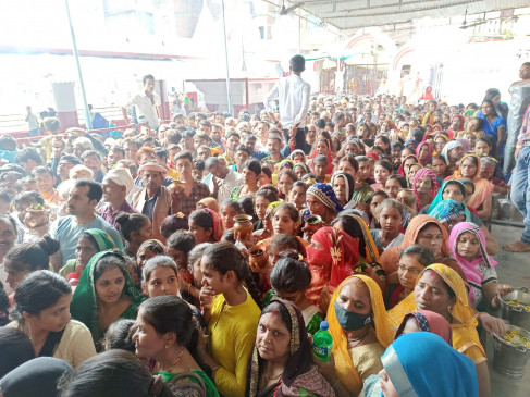 Last Monday of Sawan, social distancing wired