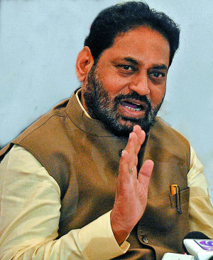 Nasupra flats will be bought for hostel : Dr. Raut