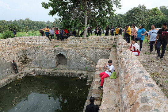 Officers from Nagpur came to see the baolis of Devgarh