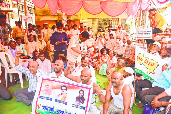 Shaved in protest against the government, paid tribute