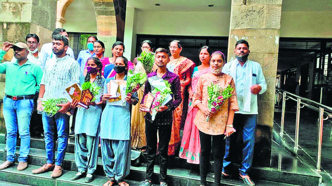 Students returned without prize money after waiting for hours