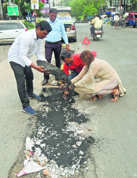 Such social service: Lessons learned from accident, goal of life to fill the pits