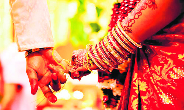 The marriage of the accused with the victim, the court canceled the case of disobedience