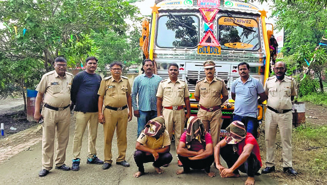 The sand was being carried in three trucks at midnight, the police caught
