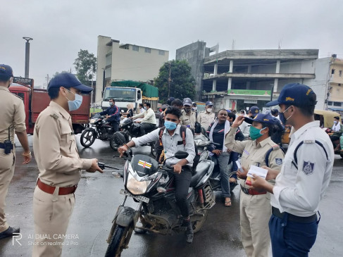 यातायात पुलिस ने किया 15 दिवसीय विशेष अभियान का शुभारंभ