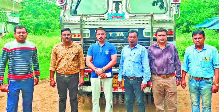 Two sandalwood thieves arrested with 10 kg sandalwood pieces