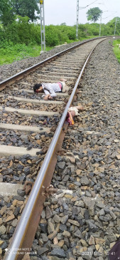 Upset over sons treatment, father cut himself off the train and gave his life