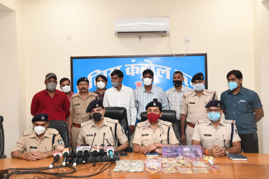 लूट के लिए फायरिंग करने वाले शातिर चोर पकड़ाए