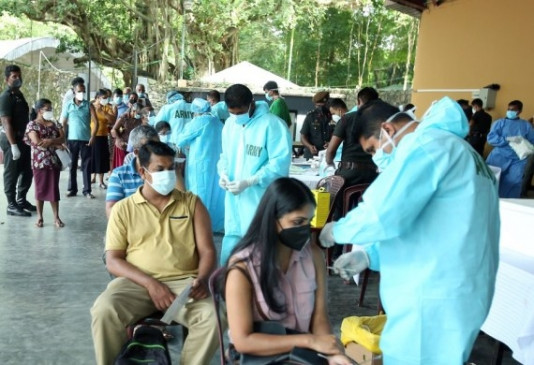 श्रीलंक ने कोविड के मामले रोकने के लिए बढ़ाया लॉकडाउन, वैक्सीनेशन की योजना बनाई