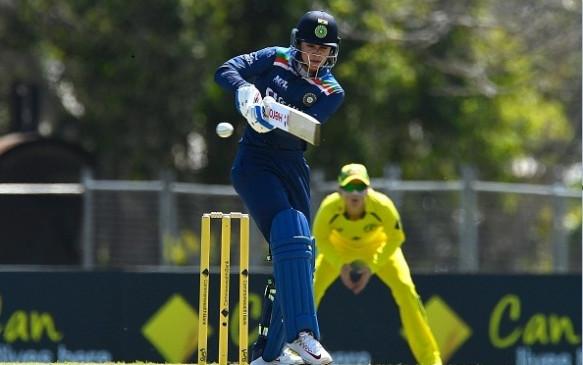Mandhanas half-century, India set a target of 275 runs for Australia