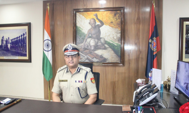 दिल्ली पुलिस कमिश्नर ने रोहिणी कोर्ट का दौरा कर क्राइम सीन का निरीक्षण किया