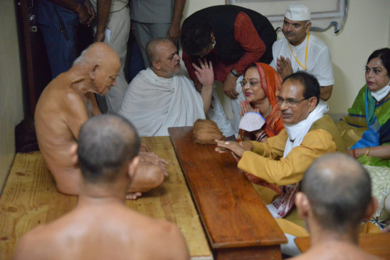 महात्मा गांधी के बाद आचार्यश्री ने हथकरघा को स्वावलंबन का प्रतीक बनाया