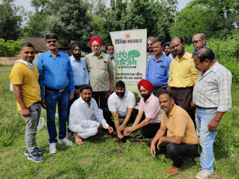 पर्यावरण हमारी जिम्मेदारी है, पौधे लगाकर निभाएँ अपना कर्तव्य